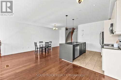 153 Hawkshaw Crescent E, Ottawa, ON - Indoor Photo Showing Kitchen