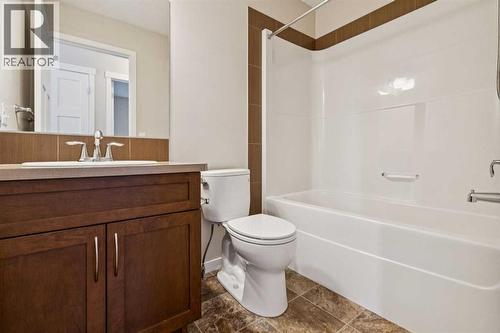 173 Willow Green, Cochrane, AB - Indoor Photo Showing Bathroom