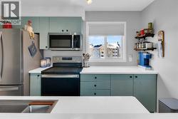 Contemporary look and feel to this kitchen - 