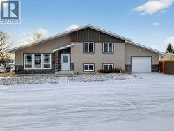 10 Trent Road W  Lethbridge, AB T1K 4N2