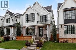 2032 41 Avenue SW  Calgary, AB T2T 2M1