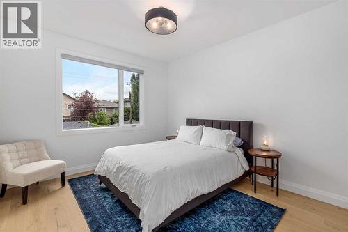 2032 41 Avenue Sw, Calgary, AB - Indoor Photo Showing Bedroom