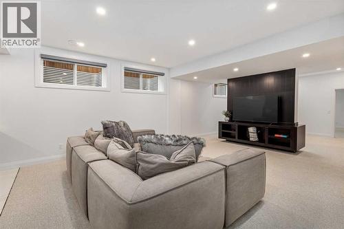 2032 41 Avenue Sw, Calgary, AB - Indoor