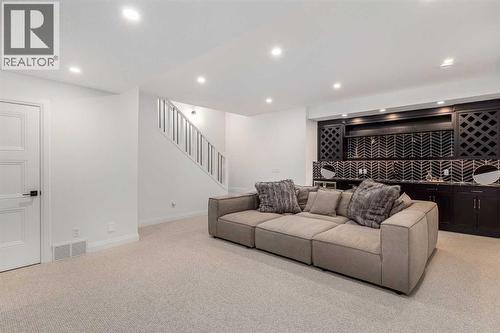 2032 41 Avenue Sw, Calgary, AB - Indoor