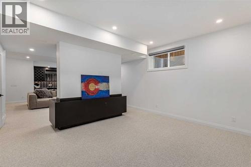 2032 41 Avenue Sw, Calgary, AB - Indoor