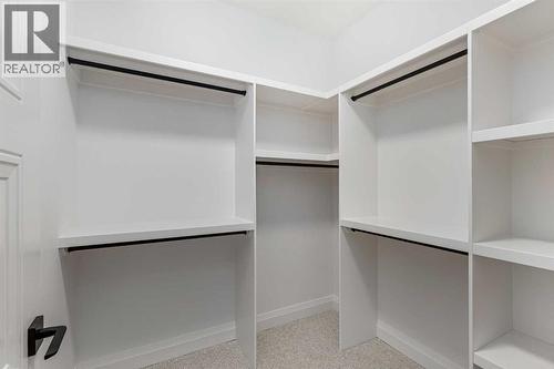 2032 41 Avenue Sw, Calgary, AB - Indoor With Storage