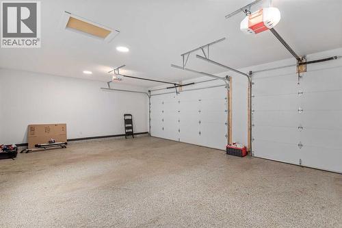 2032 41 Avenue Sw, Calgary, AB - Indoor Photo Showing Garage