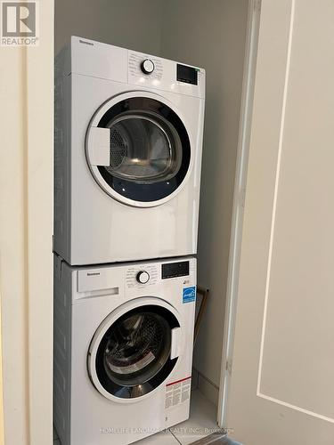 621 - 1 Belsize Drive, Toronto, ON - Indoor Photo Showing Laundry Room