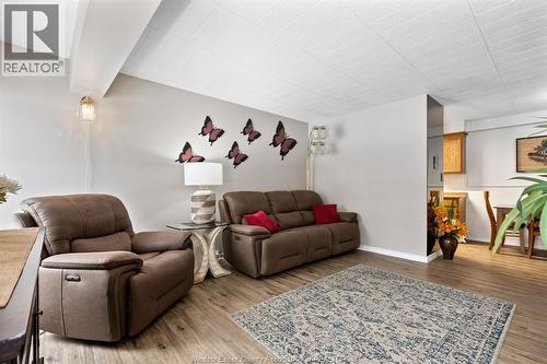 6523 Thornberry Unit# 331, Windsor, ON - Indoor Photo Showing Living Room