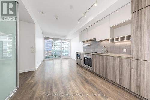 5001 - 5 Buttermill Avenue, Vaughan, ON - Indoor Photo Showing Kitchen