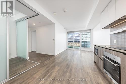 5001 - 5 Buttermill Avenue, Vaughan, ON - Indoor Photo Showing Kitchen