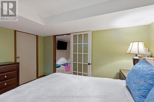 40 Delta Crescent, East Gwillimbury, ON - Indoor Photo Showing Bedroom