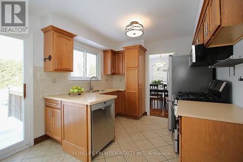 40 Delta Crescent, East Gwillimbury, ON - Indoor Photo Showing Kitchen