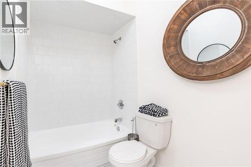 63 Woodman Drive N, Hamilton, ON - Indoor Photo Showing Bathroom