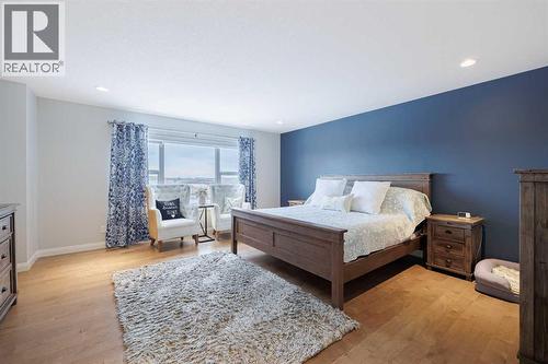 155 Crestridge Hill Sw, Calgary, AB - Indoor Photo Showing Bedroom