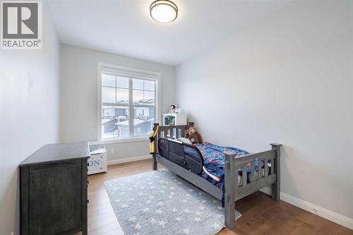 155 Crestridge Hill Sw, Calgary, AB - Indoor Photo Showing Bedroom