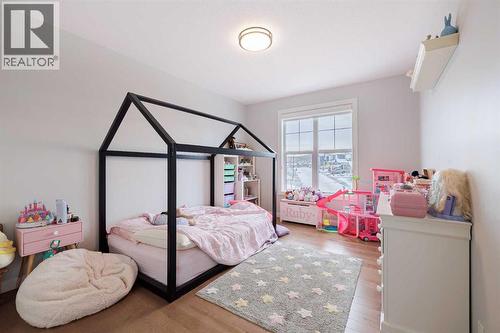155 Crestridge Hill Sw, Calgary, AB - Indoor Photo Showing Bedroom