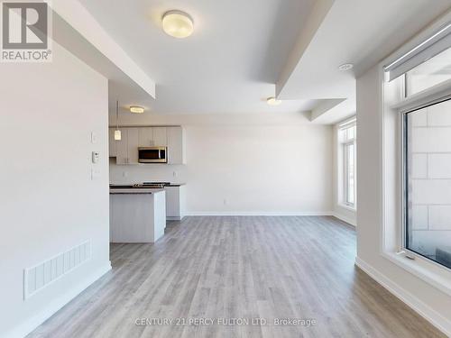 206 - 2550 Castlegate Crossing, Pickering, ON - Indoor Photo Showing Kitchen With Upgraded Kitchen