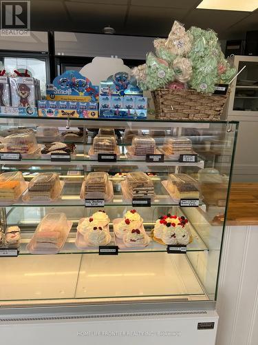 show room - 16 Wilstead Drive, Newmarket, ON 