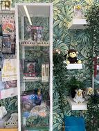 tastefully decorated - 