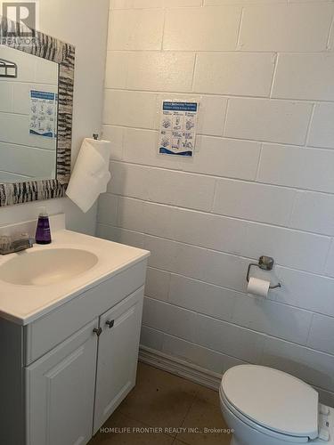 2 pieces powder room - 16 Wilstead Drive, Newmarket, ON 