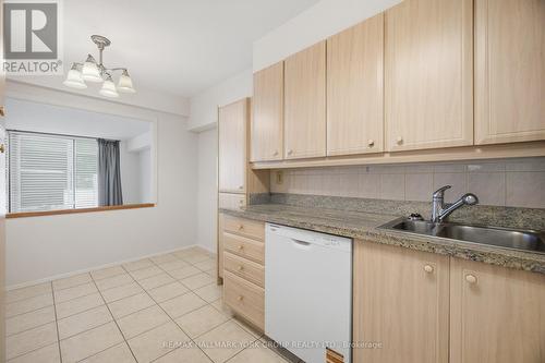 112 - 50 Baif Boulevard, Richmond Hill, ON - Indoor Photo Showing Kitchen With Double Sink
