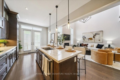 398 Frontier Court, Pickering, ON - Indoor Photo Showing Kitchen With Upgraded Kitchen