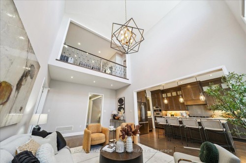 398 Frontier Court, Pickering, ON - Indoor Photo Showing Living Room
