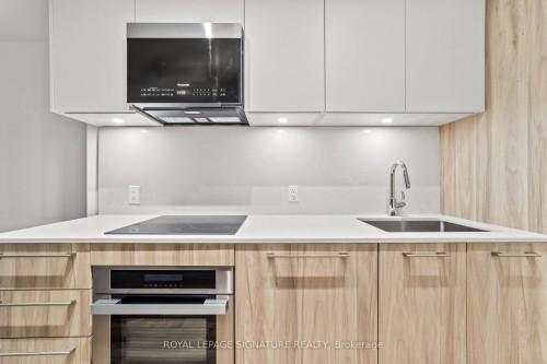 501-9 Clegg Road, Markham, ON - Indoor Photo Showing Kitchen With Upgraded Kitchen