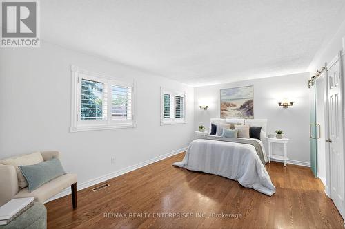 336 Oakridge Court, Oakville, ON - Indoor Photo Showing Bedroom