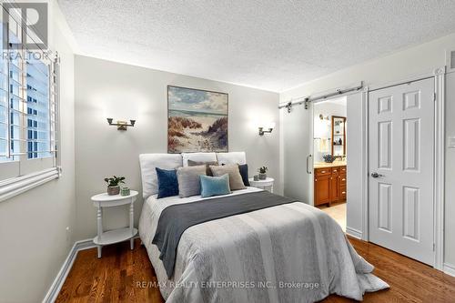 336 Oakridge Court, Oakville, ON - Indoor Photo Showing Bedroom