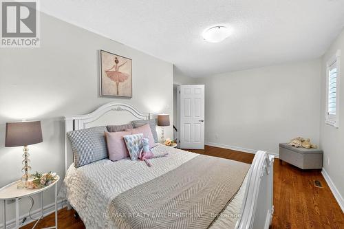 336 Oakridge Court, Oakville, ON - Indoor Photo Showing Bedroom