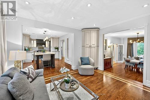 336 Oakridge Court, Oakville, ON - Indoor Photo Showing Living Room