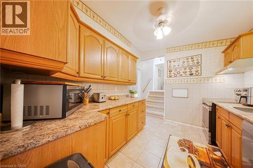 23 Coral Drive, Hamilton, ON - Indoor Photo Showing Kitchen