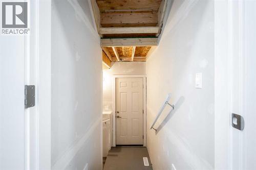 21 Sora Gardens Se, Calgary, AB - Indoor Photo Showing Other Room