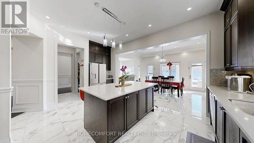 3 Mary Willson Court, East Gwillimbury, ON - Indoor Photo Showing Kitchen With Double Sink With Upgraded Kitchen
