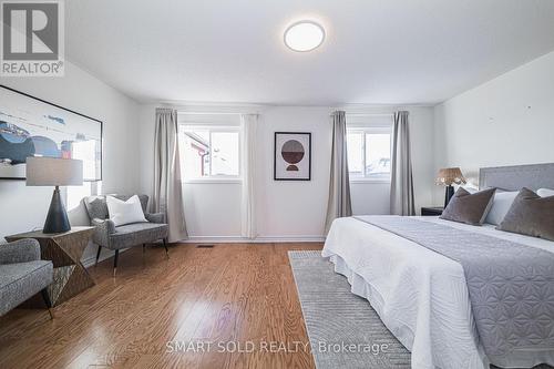 29 Breezeway Crescent, Richmond Hill, ON - Indoor Photo Showing Bedroom