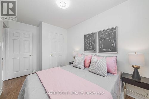 29 Breezeway Crescent, Richmond Hill, ON - Indoor Photo Showing Bedroom