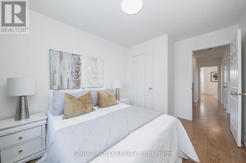 29 Breezeway Crescent, Richmond Hill, ON - Indoor Photo Showing Bedroom