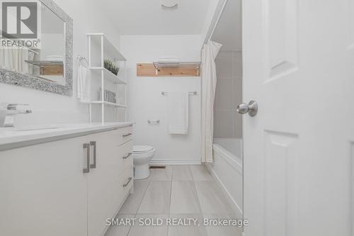 29 Breezeway Crescent, Richmond Hill, ON - Indoor Photo Showing Bathroom