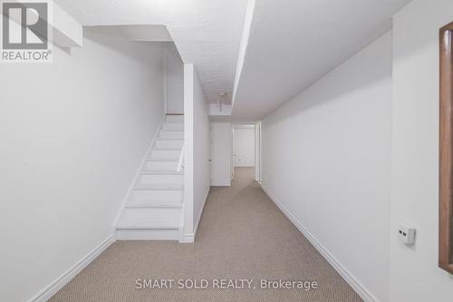 29 Breezeway Crescent, Richmond Hill, ON - Indoor Photo Showing Other Room