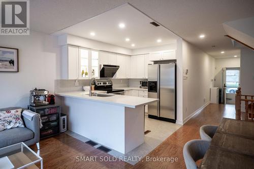 29 Breezeway Crescent, Richmond Hill, ON - Indoor Photo Showing Other Room