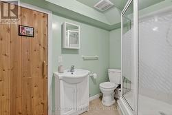Lower bathroom with sauna access - 