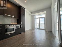 511 - 60 HONEYCRISP CRESCENT  Vaughan, ON L4K 0N5