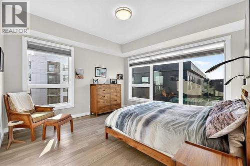 402, 21 Lebel Crescent Nw, Calgary, AB - Indoor Photo Showing Bedroom