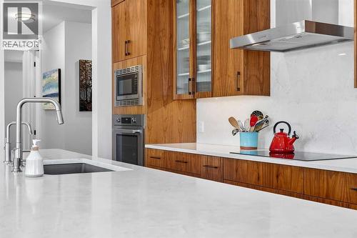 402, 21 Lebel Crescent Nw, Calgary, AB - Indoor Photo Showing Kitchen