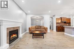 Spacious Living Room.. - 