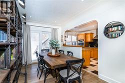 Dinning room with view towards the forest - 