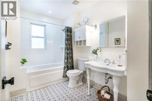 Spacious modern look bathroom - 3 Fallsview Road, Hamilton, ON - Indoor Photo Showing Bathroom