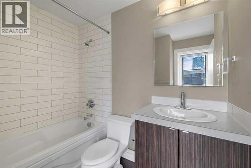4-Piece Bathroom - 701, 788 12 Avenue Sw, Calgary, AB - Indoor Photo Showing Bathroom